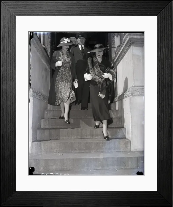 Framed Print : Gloria Vanderbilt and Sister Leaving Court Framed Print : Gloria Vanderbilt and Sister Leaving Court