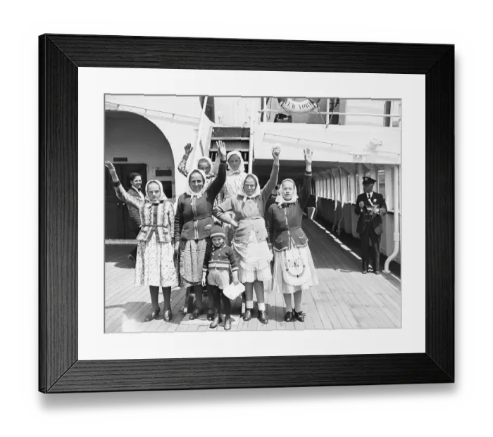 Framed Print : Emigrants Arriving to America Framed Print : Emigrants Arriving to America