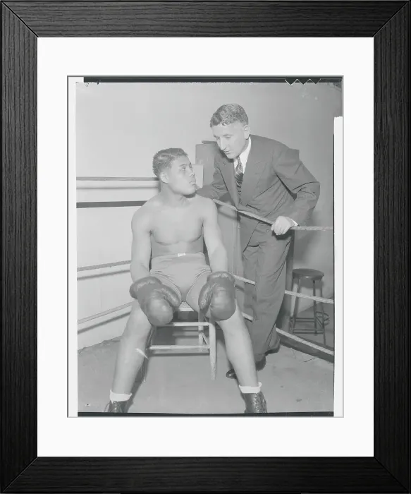 Framed Print : Harry Grayson Talking with Joe Louis Framed Print : Harry Grayson Talking with Joe Louis