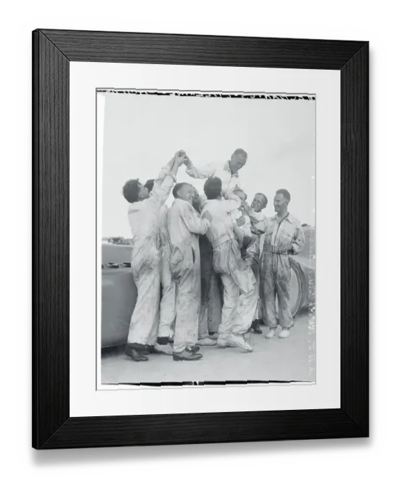 Framed Print : Mechanics Carrying Sir Malcolm Campbell on Shoulders