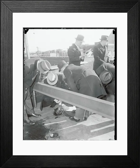 Framed Print : Homicide in New York:Police Examining Body Framed Print : Homicide in New York:Police Examining Body