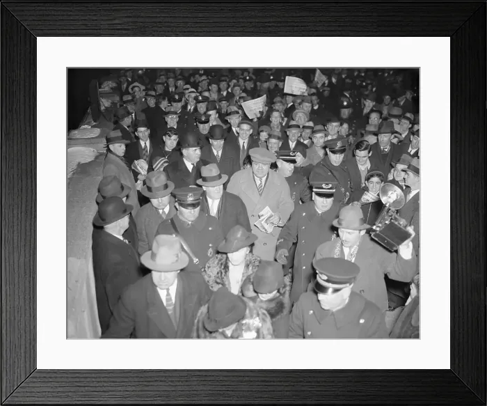 Framed Print : Fans Greeting Babe Ruth Framed Print : Fans Greeting Babe Ruth