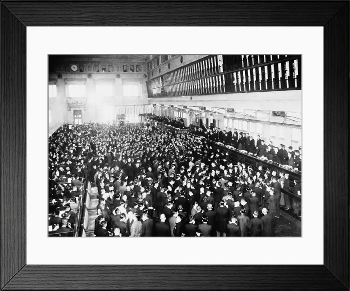 Framed Print : Interior View of the Tokyo Stock Exchange Framed Print : Interior View of the Tokyo Stock Exchange