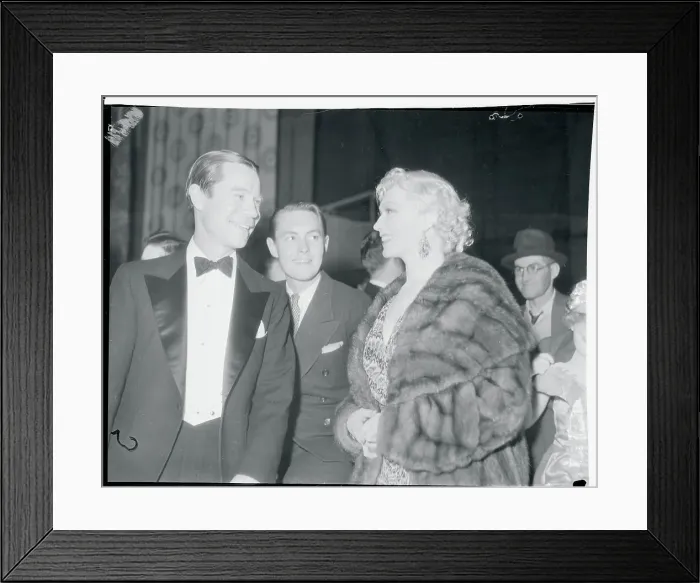 Framed Print : Gilda Gray Speaking to Joe Brown Framed Print : Gilda Gray Speaking to Joe Brown