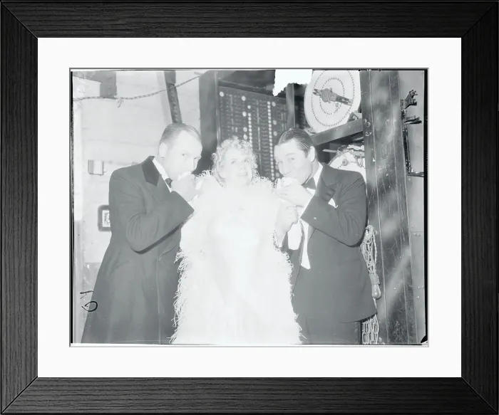 Framed Print : Portrait of Eva Tanguay With Colleagues