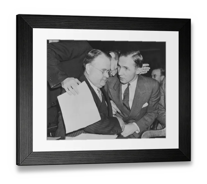 Framed Print : Lindbergh Kidnapping Suspect Conferring with Attorneys During Trial