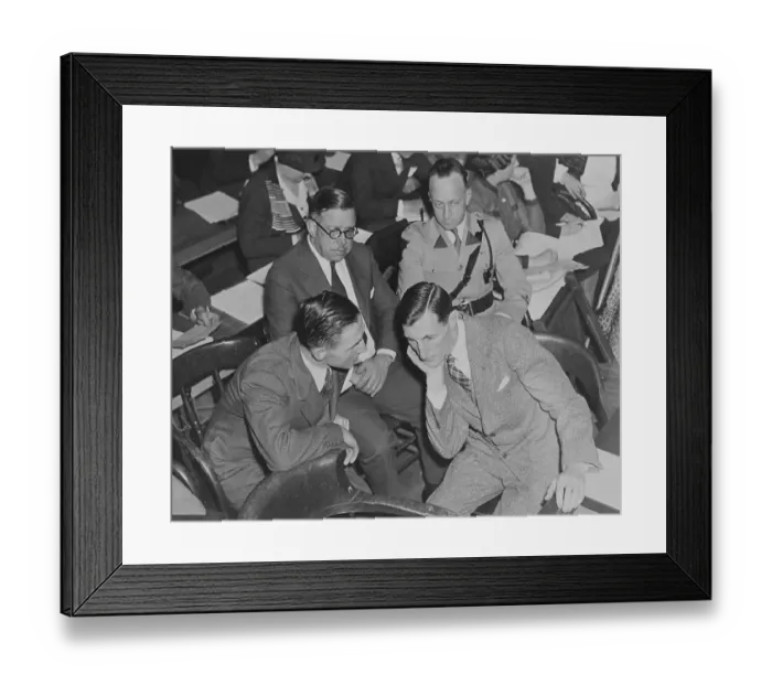 Framed Print : Lindbergh Kidnapping Suspect with Attorneys During Trial Framed Print : Lindbergh Kidnapping Suspect with Attorneys During Trial