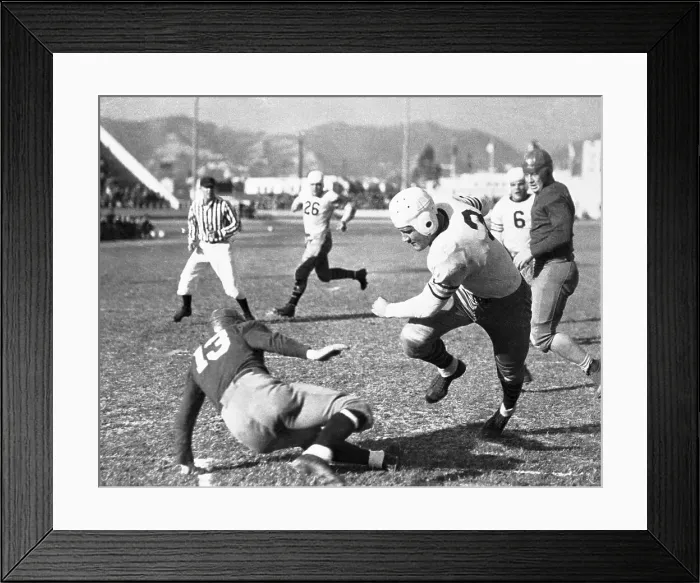 Framed Print : Bronko Nagurski Scoring Touchdown Framed Print : Bronko Nagurski Scoring Touchdown