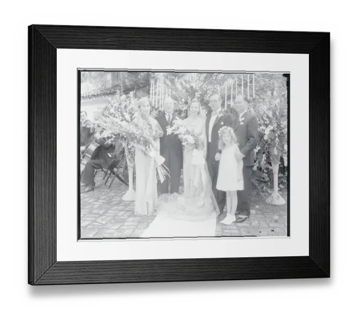 Framed Print : Jocelyn Lee and James Seymour on Their Wedding Day Framed Print : Jocelyn Lee and James Seymour on Their Wedding Day