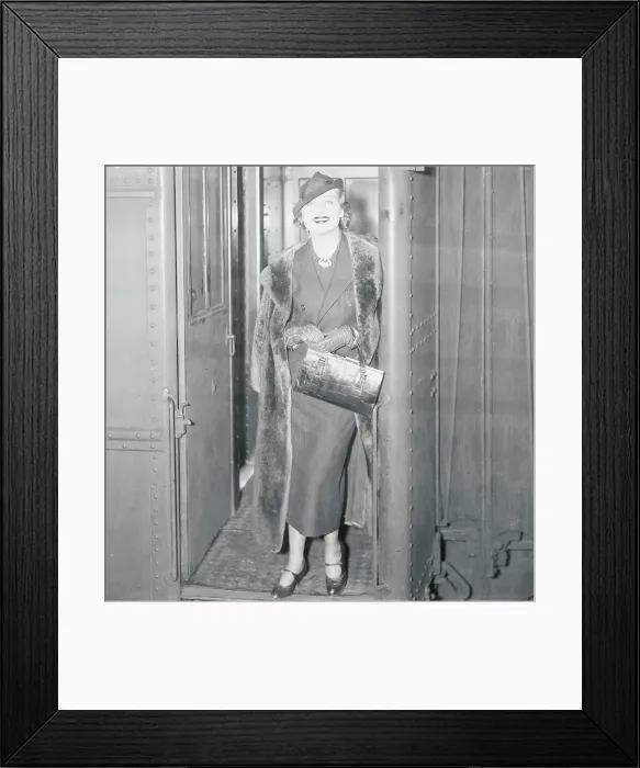 Framed Print : Portrait of Carole Lombard Framed Print : Portrait of Carole Lombard
