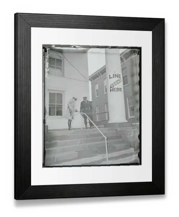 Framed Print : Police Adjusting Barricade for Lindbergh Trial