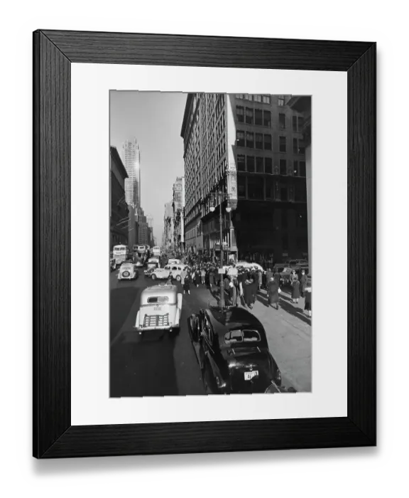 Framed Print : Looking North Along Fifth Avenue, NYC Framed Print : Looking North Along Fifth Avenue, NYC
