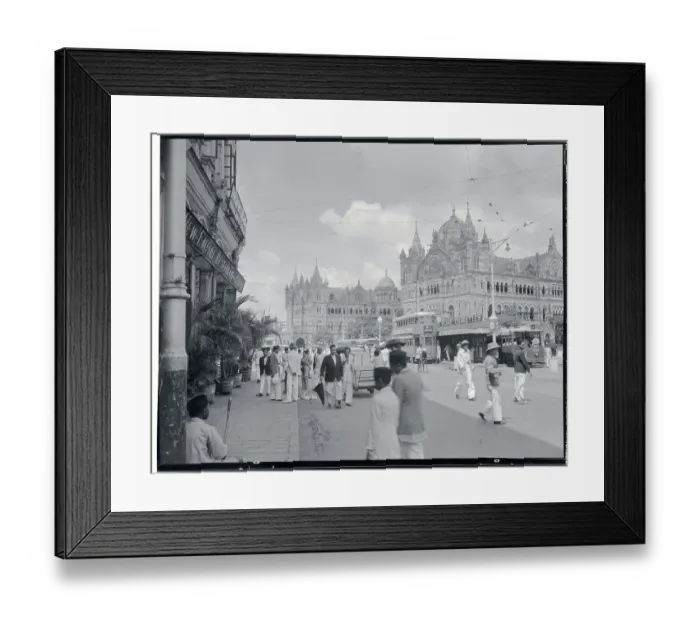 Framed Print : Exterior of Victoria Station with Travelers Framed Print : Exterior of Victoria Station with Travelers