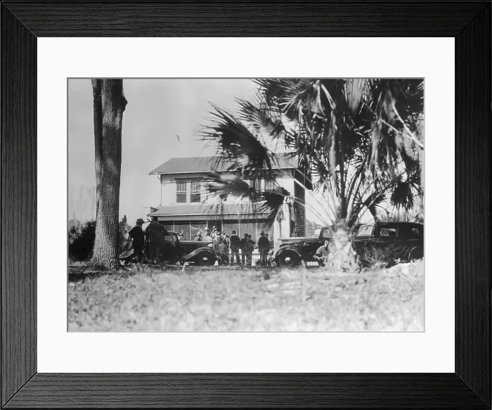 Framed Print : View of Fred and Ma Barker Bungalow