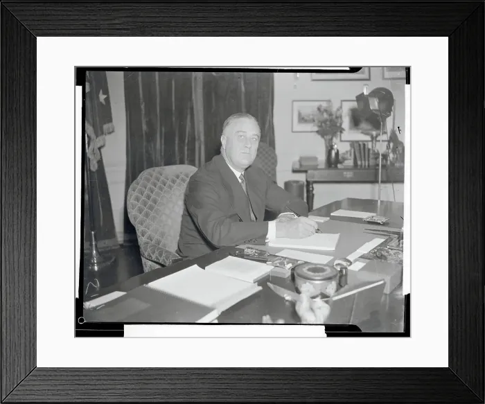 Framed Print : Portrait of President Franklin D. Roosevelt Framed Print : Portrait of President Franklin D. Roosevelt
