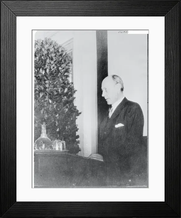 Framed Print : Portrait of George Minot Giving Lecture Framed Print : Portrait of George Minot Giving Lecture
