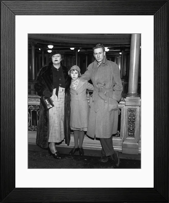 Framed Print : Portrait of Mrs. Leslie Howard with Her Children Framed Print : Portrait of Mrs. Leslie Howard with Her Children