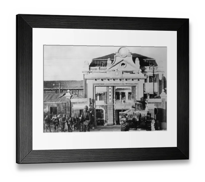 Framed Print : Infantrymen Patrolling the Building Framed Print : Infantrymen Patrolling the Building