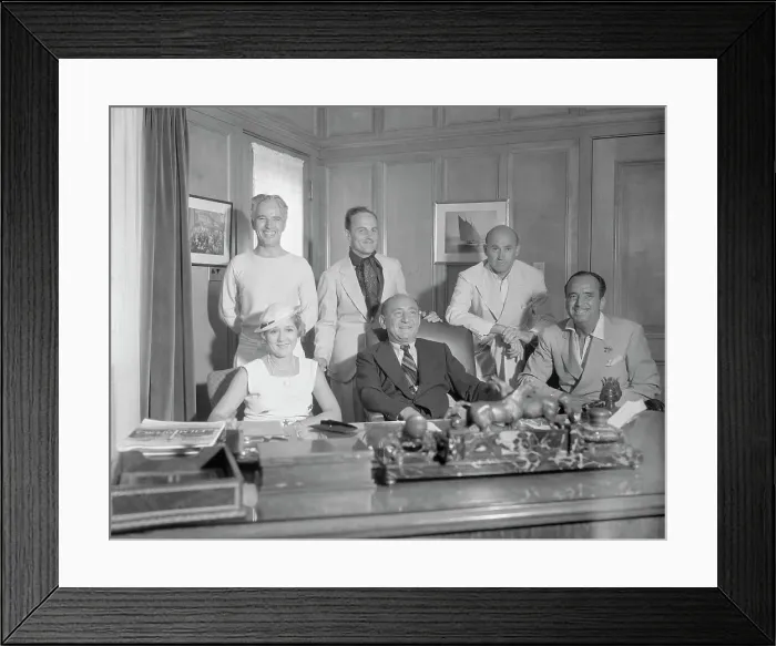 Framed Print : Mary Pickford and Douglas Fairbanks Posing with Colleagues Framed Print : Mary Pickford and Douglas Fairbanks Posing with Colleagues