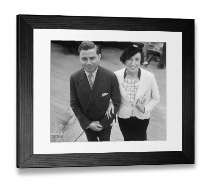 Framed Print : Mr. and Mrs. Samuel I. Newhouse Walking Arm in Arm Framed Print : Mr. and Mrs. Samuel I. Newhouse Walking Arm in Arm