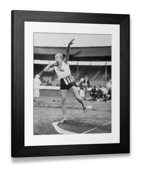 Framed Print : Fraulein Mauermeyer in Putting Position Framed Print : Fraulein Mauermeyer in Putting Position