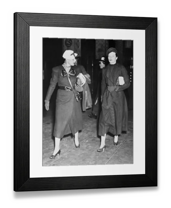 Framed Print : Kate Hepburn &Secretary Laura Harding Framed Print : Kate Hepburn &Secretary Laura Harding