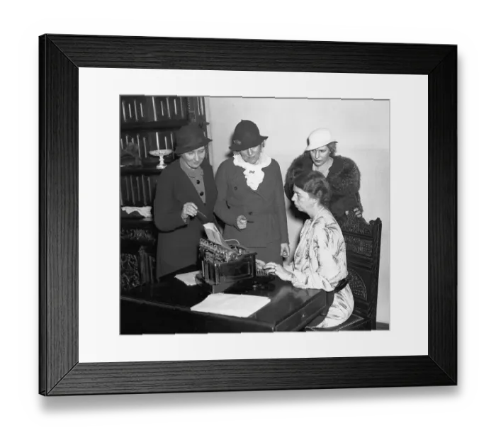Framed Print : Eleanor Roosevelt with Journalists Framed Print : Eleanor Roosevelt with Journalists