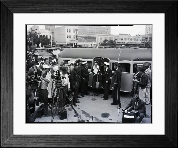 Framed Print : Gen View Filming Eleanor Roosevelt's Arrival Framed Print : Gen View Filming Eleanor Roosevelt's Arrival