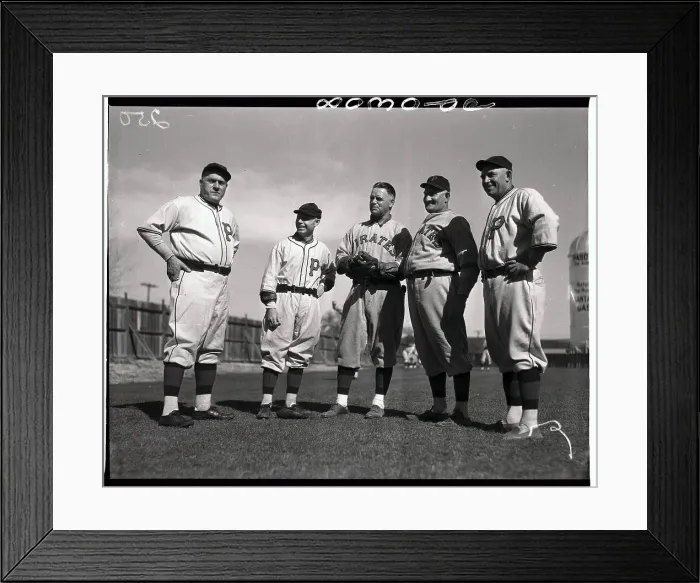 Framed Print : Honus Wagner with Members of Team