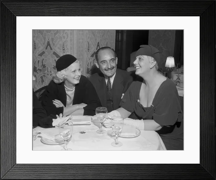 Framed Print : Jean Harlow Conversing with Her Parents Framed Print : Jean Harlow Conversing with Her Parents