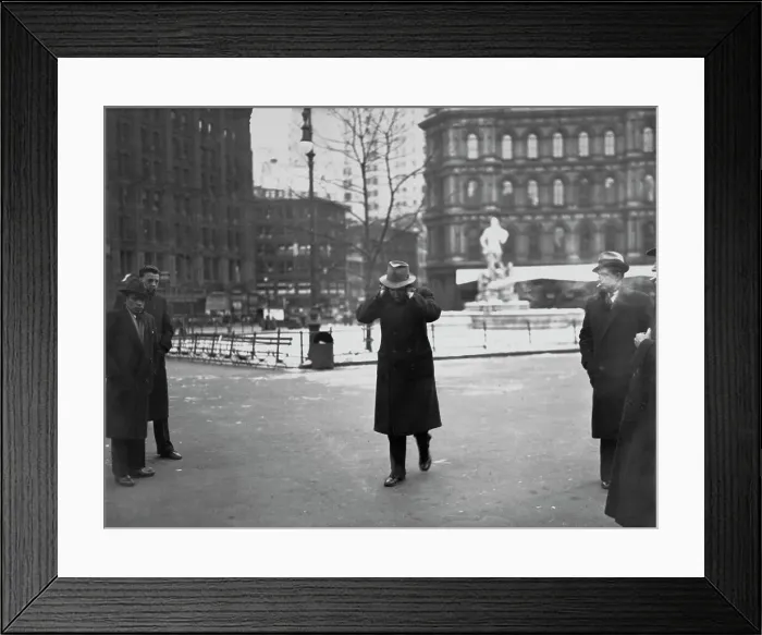 Framed Print : Freezing Temperatures Hit New York