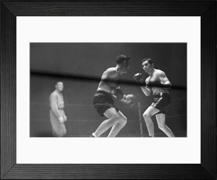Framed Print : Petrolle Leads with Right Against Ross