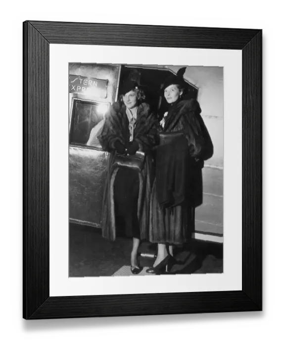 Framed Print : Portrait of Katharine Hepburn with Elissa Landi Framed Print : Portrait of Katharine Hepburn with Elissa Landi