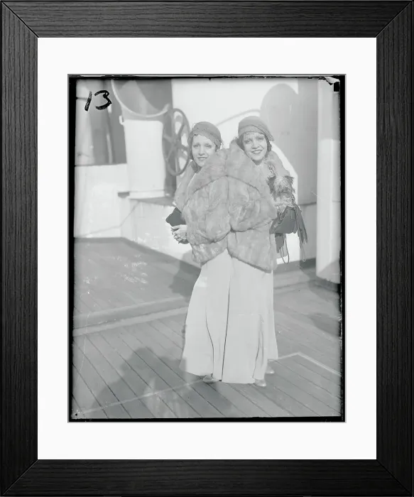 Framed Print : Siamese Twins Daisy and Violet Hilton Framed Print : Siamese Twins Daisy and Violet Hilton