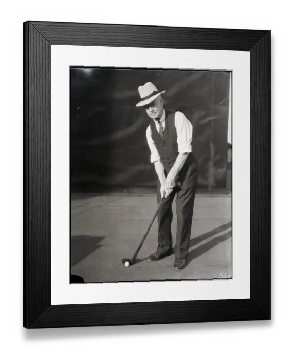 Framed Print : Willie Dunn Demonstrating 4-Faced Putter Framed Print : Willie Dunn Demonstrating 4-Faced Putter