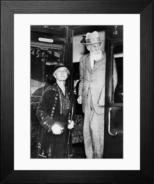 Framed Print : Flinders Petrie With Wife Leaving London Framed Print : Flinders Petrie With Wife Leaving London