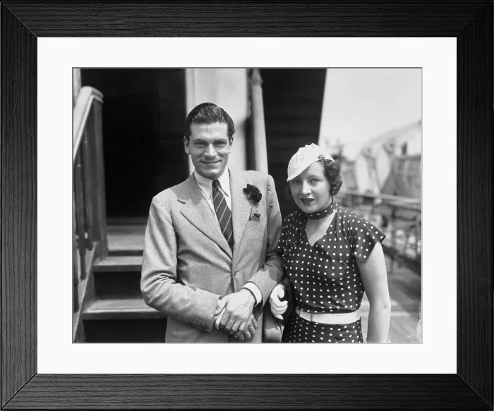 Framed Print : Laurence Olivier with Wife Jill Esmond Framed Print : Laurence Olivier with Wife Jill Esmond