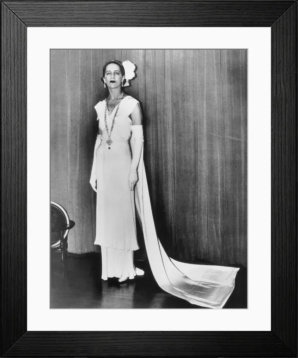 Framed Print : Socialite Wearing Gown For Buckingham Palace Framed Print : Socialite Wearing Gown For Buckingham Palace