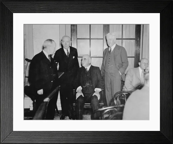 Framed Print : J.P. Morgan with Colleagues Framed Print : J.P. Morgan with Colleagues