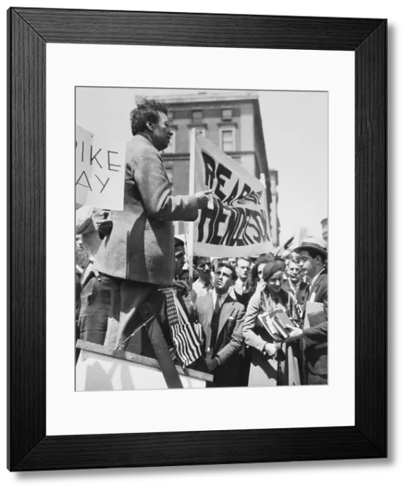 Framed Print : Diego Rivera Addressing Students Framed Print : Diego Rivera Addressing Students