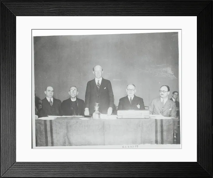 Framed Print : Jewish Speakers Meeting Together Framed Print : Jewish Speakers Meeting Together