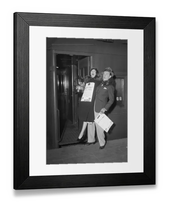 Framed Print : George Burns and Gracie Allen Arriving Together Framed Print : George Burns and Gracie Allen Arriving Together