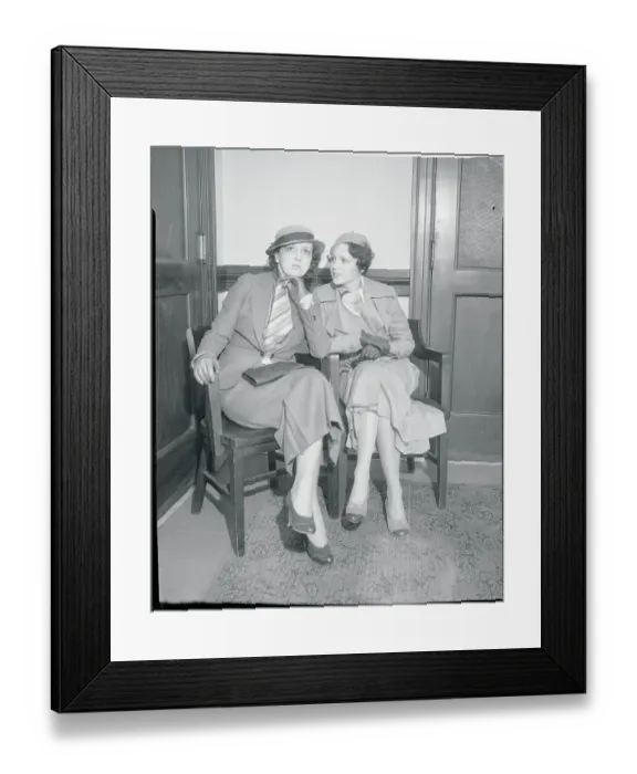 Framed Print : Estelle Taylor Sitting with Sue Carol Framed Print : Estelle Taylor Sitting with Sue Carol