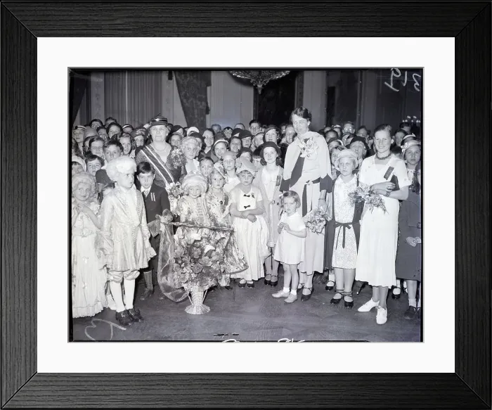Framed Print : Eleanor Roosevelt Meets Children Framed Print : Eleanor Roosevelt Meets Children