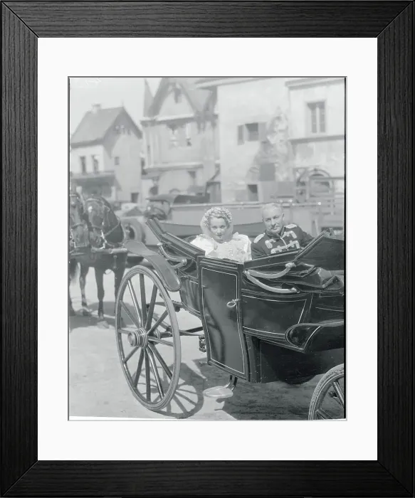 Framed Print : Marlene Dietrich and Lionel Atwill in Carriage During Moviemaking Framed Print : Marlene Dietrich and Lionel Atwill in Carriage During Moviemaking