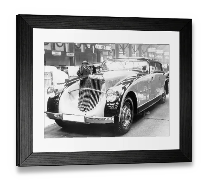 Framed Print : Huge Maybach Automobil Framed Print : Huge Maybach Automobil