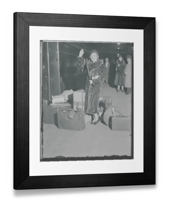 Framed Print : Actress Mary Pickford Waving Framed Print : Actress Mary Pickford Waving