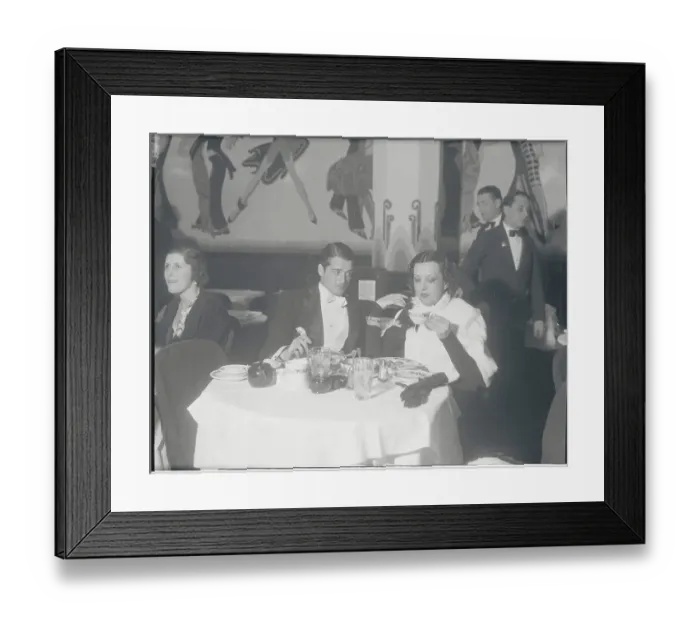 Framed Print : Estelle Taylor and John Waburton Dining out Together Framed Print : Estelle Taylor and John Waburton Dining out Together