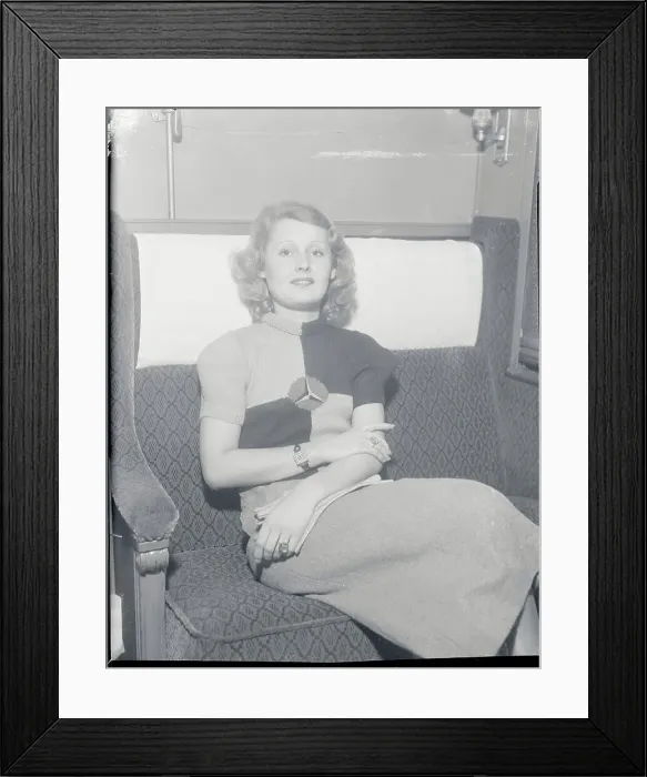 Framed Print : Portrait of Lillian Harvey Framed Print : Portrait of Lillian Harvey
