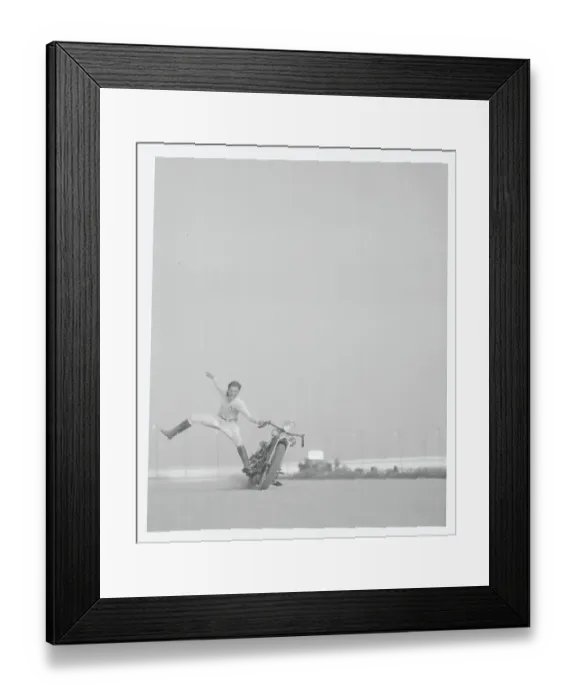 Framed Print : Putt Mossman Performing Framed Print : Putt Mossman Performing